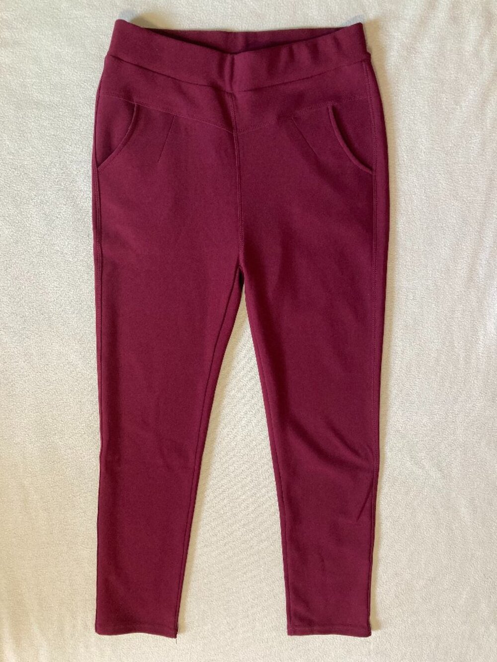 Stretchy, burgundy pant, size M, elegant, brand new, with pockets, no tags